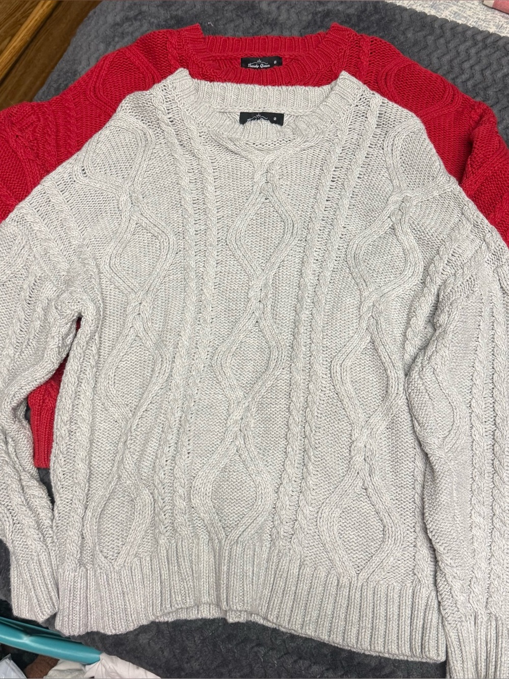 Women’s Cable Knit Sweater - Light Gray by